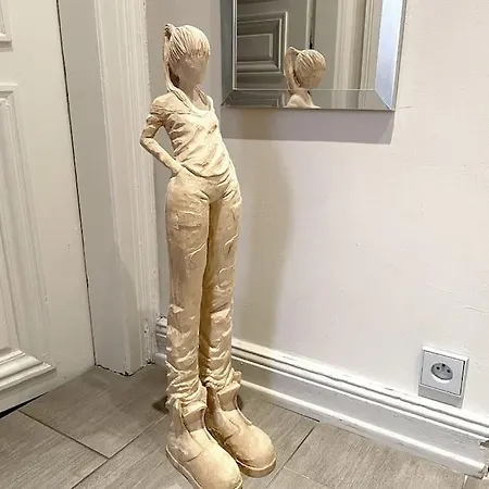 Le 14, Art Et Design Apartment